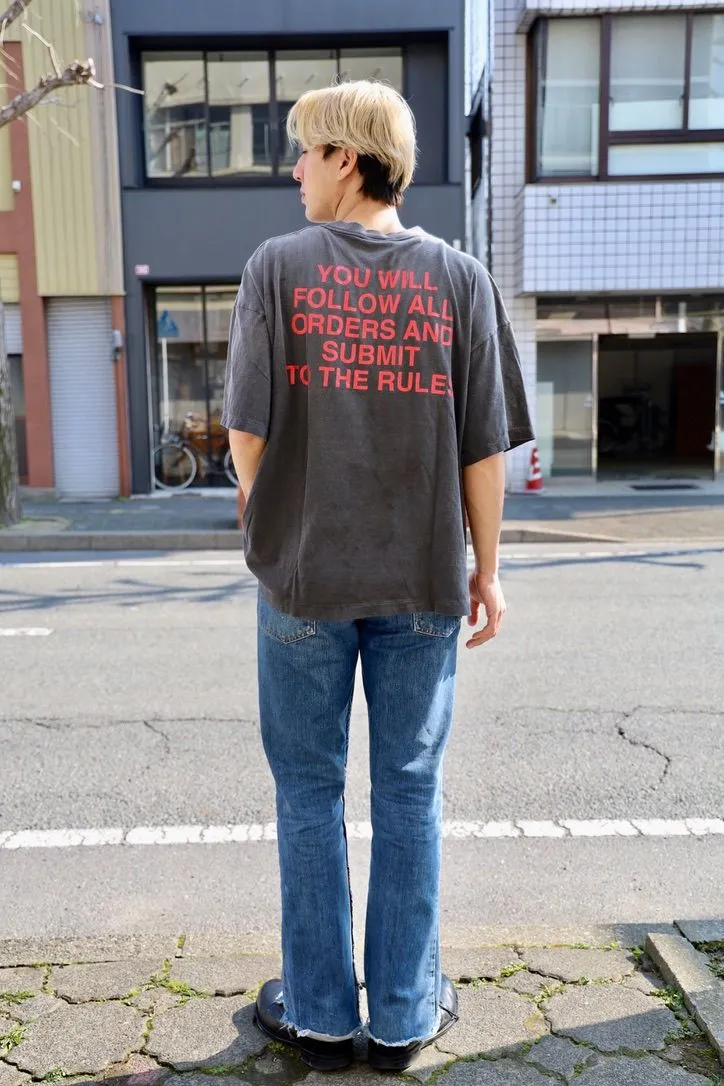 SAINT Mxxxxxx × Kosuke Kawamura KK_SS TEE/COMPLETE CONTRL/BLK KK joint model Jesus AK submachine gun cross printed TEE Washed black S-XL KK joint model's creative Jesus cross has never disappointed. Faded and washed with sulfur dye to make it distressed. Hole treatment. Printing is repeatedly revised and sketched. Extremely restored ZP. Cylindrical side seam high weight fabric. Stiff and comfortable. Correct accessories. Customized co-branded wash mark/little angel mark, top purchasing agent level